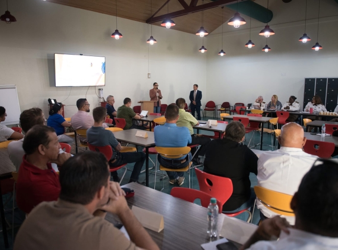 Minister Geoffrey Wever a subraya e rol fundamental di cooperacion entre Aduana y e brokernan di Aruba