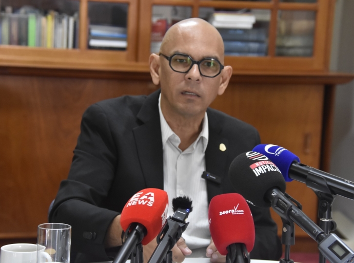  “Gobierno no por sigui mop cu cranchi habri!”
