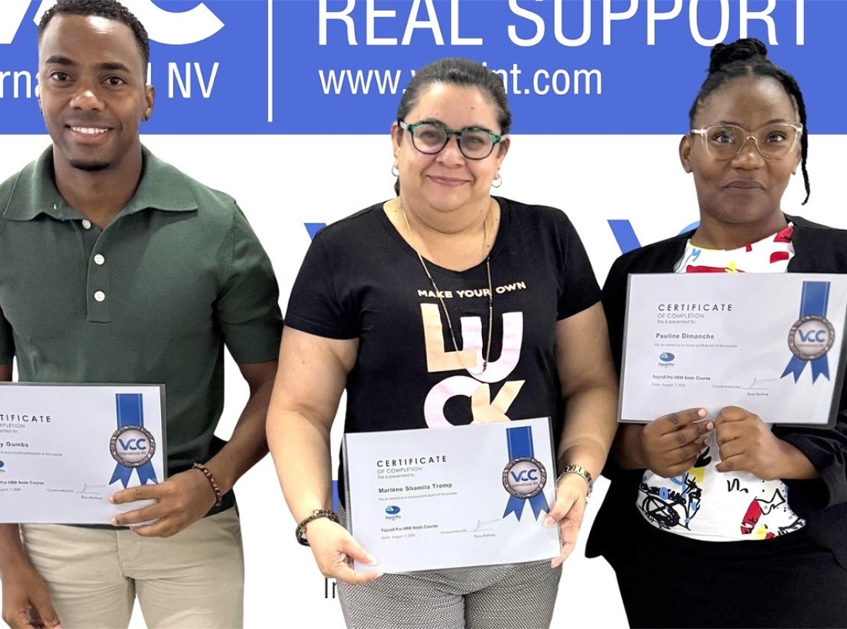 Tres cursista a haya certificado den Payroll Pro HRM