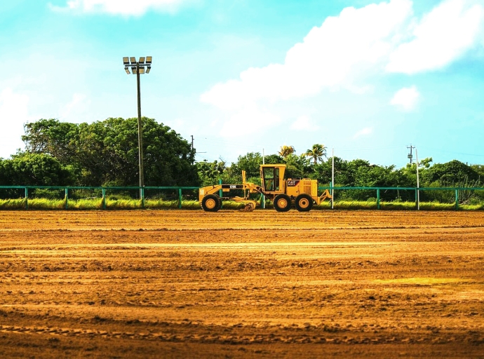 Ministerio di Deporte a duna un man na veld di Madushi Stars