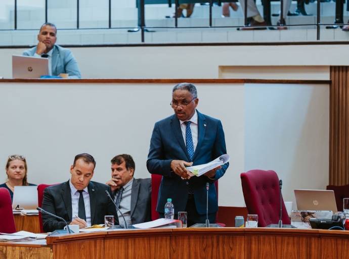 Tabatin hopi interes pa e cartera di husticia durante tratamento di Presupuesto Supletorio