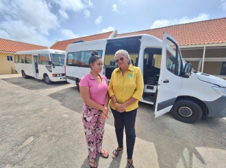 FUNARI mester di yudanza di comercio y comunidad pa instala alarma y camera di seguridad