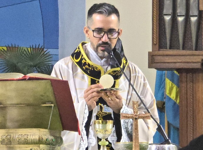 E siman aki Pastoor Jose Miguel a celebra 12 aña Sacerdotal