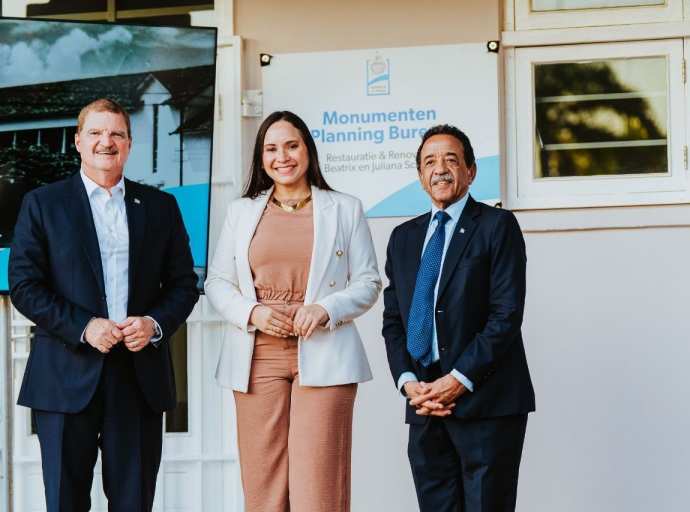 Henter edificio di Reina Beatrix School y Juliana School lo wordo renoba