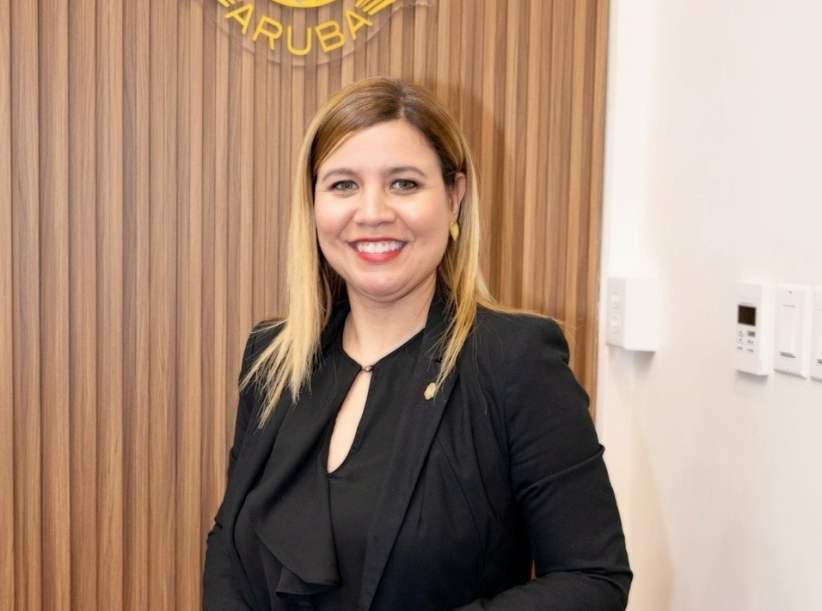 Parlamentario Jennifer Arends-Reyes cu dos mocion crucial pa siguridad y regulacion den turismo