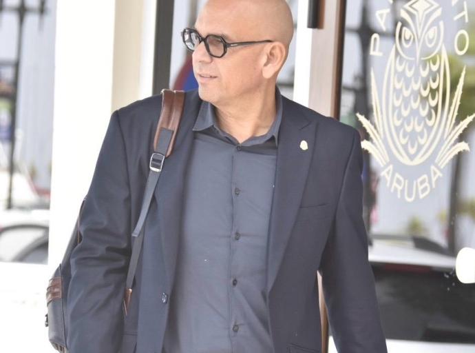 Mientras Hulanda tin tur supervision financiero mediante CAft, nan meta ta pa haya dominio y control total