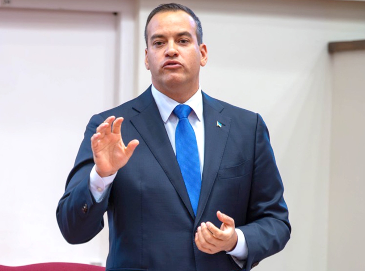 Directeurvergunning pa haya permiso pa negoshi lo no ta un rekisito mas