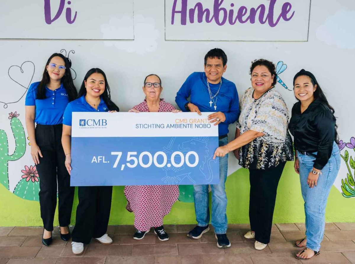 Caribbean Mercantile Bank ta entrega un donacion na Stichting Ambiente Nobo