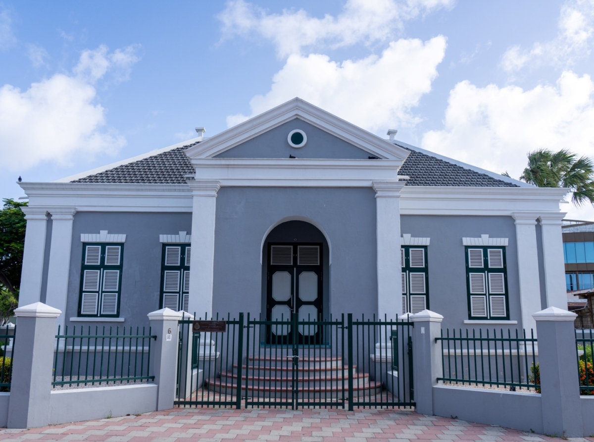 Minister Geoffrey Wever a entrega Cuenta Anual 2023 di Pais Aruba na Algemene Rekenkamer