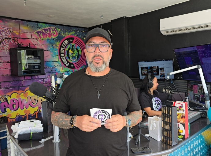 Power FM ta celebrando su di 13 aniversario na aire