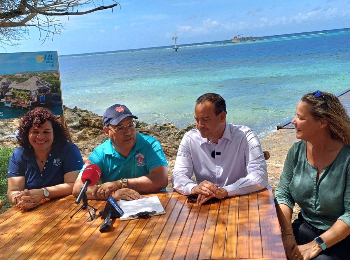 Minister Geoffrey Wever contento di forma parti di e proyecto ‘Savaneta Seafood Festival’