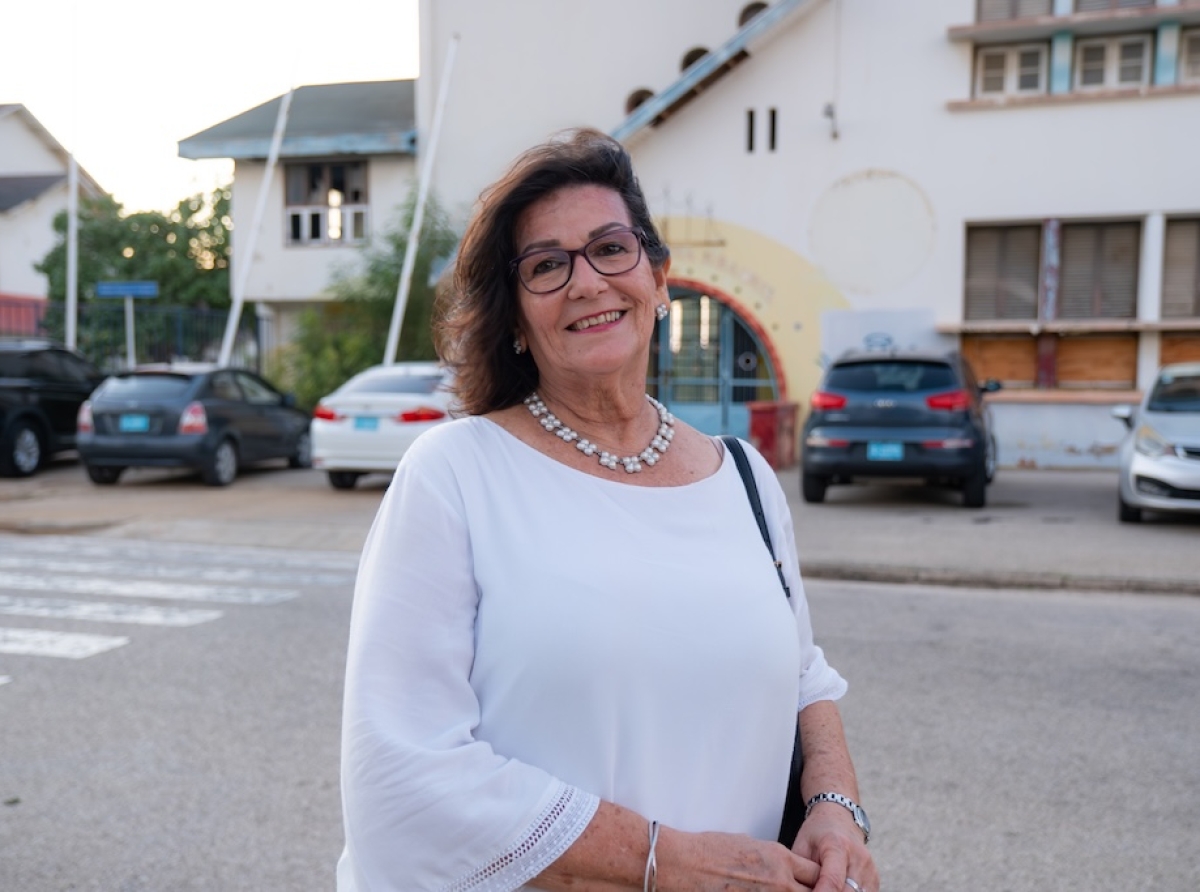 Ex-maestro di Mireya de Haseth ta ansioso pa wak Reina Beatrixschool bek den su gloria
