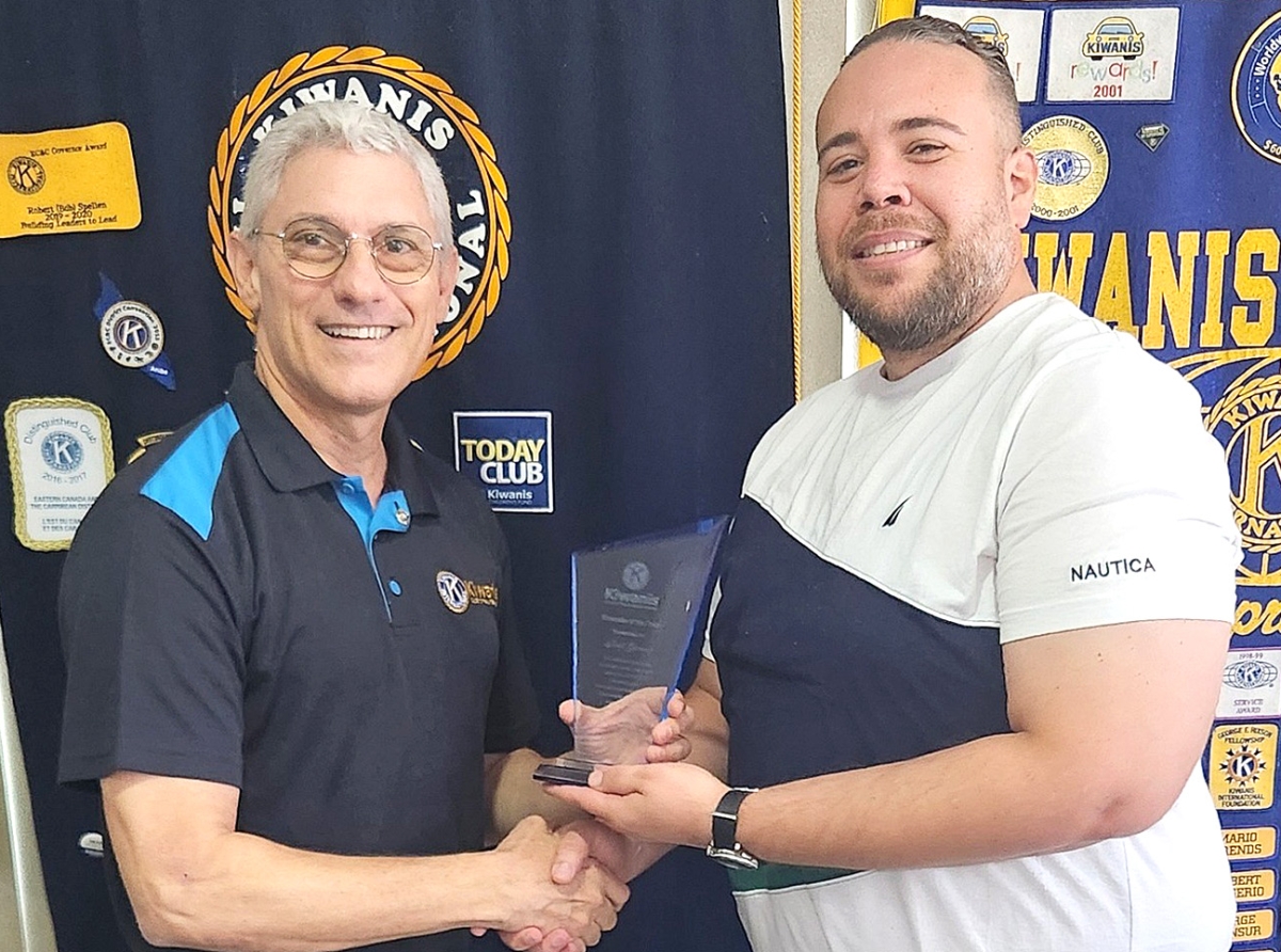 Roël Gomez honra cu premio ‘Kiwanian of the Year’