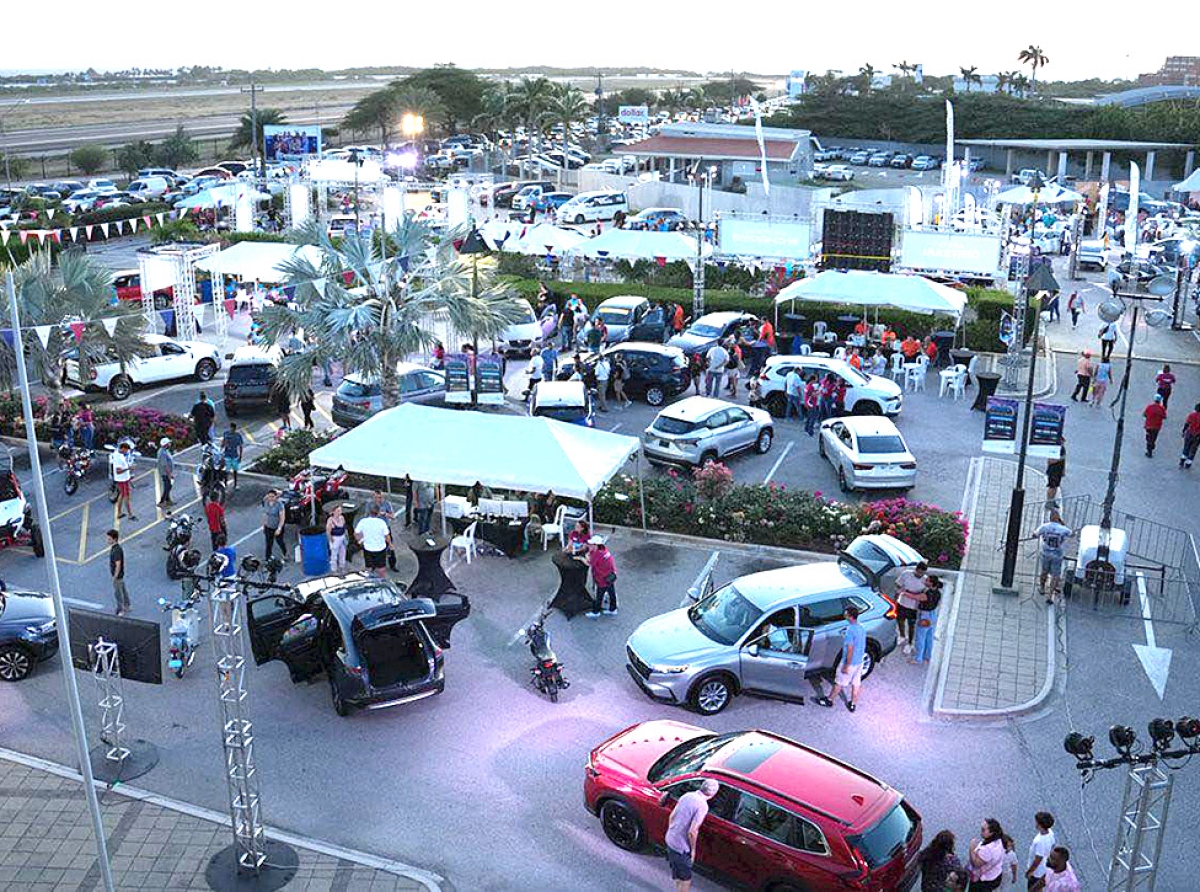 Hopi hende presente na Aruba Bank MEGA Car Sales 2025 event