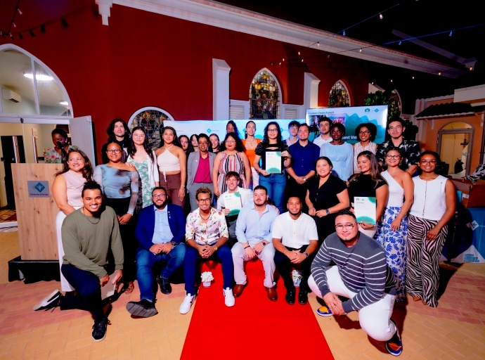 Universidad di Aruba ta celebra Studiantenan Leader cu a destaca na e Ceremonia di Premiacion di Embahador di Studiante