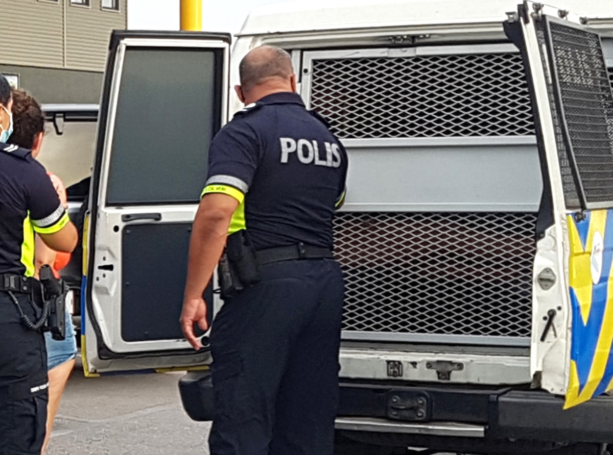 Sospechoso deteni despues di incidente di violencia den trafico
