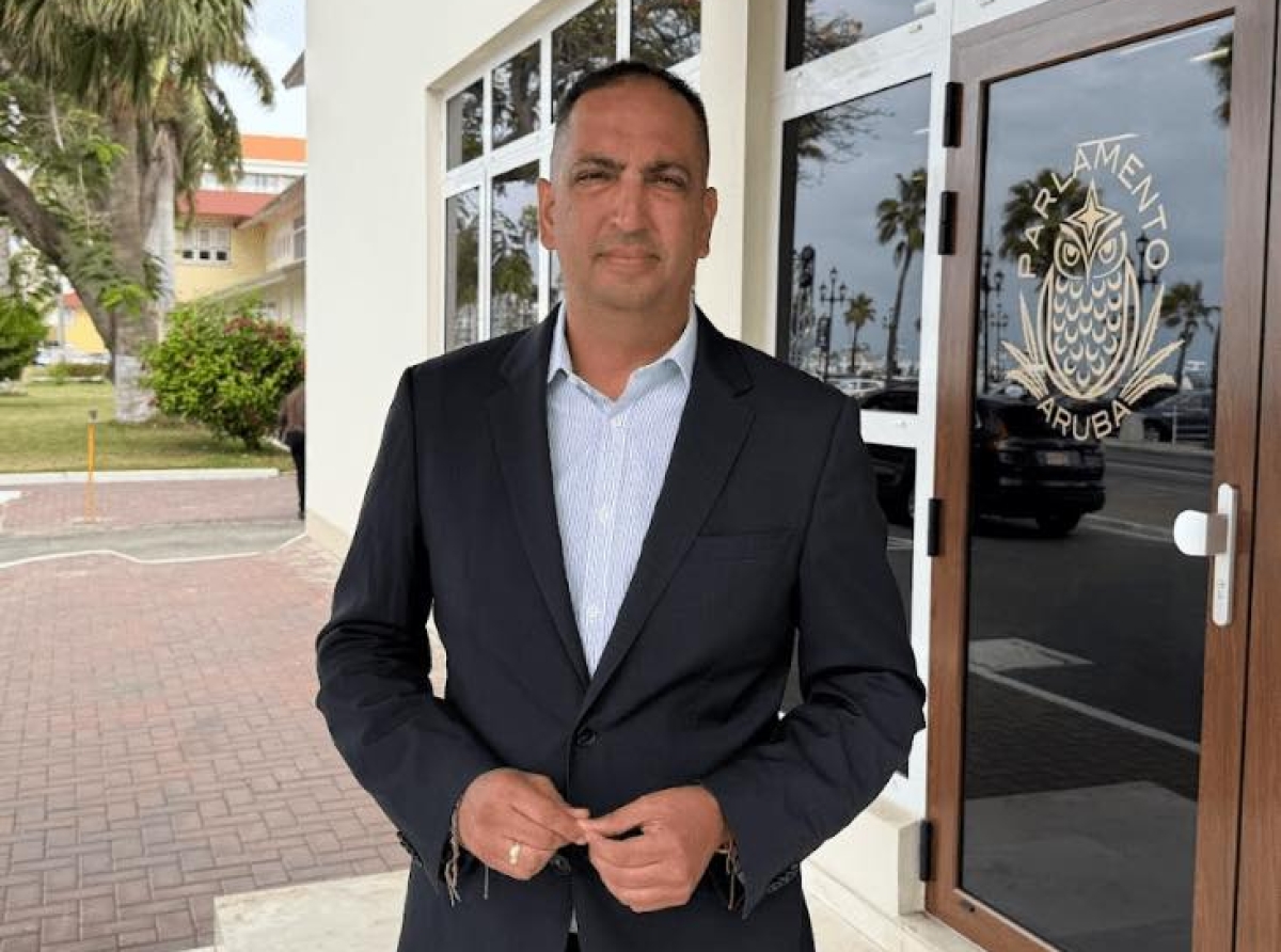 Minister Wever ta gaba cuanto placa Aruba tin