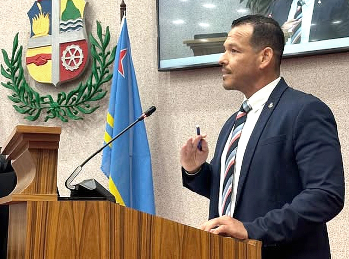 Eman no ta cumpli cu loke el a bisa Parlamento riba Rijkswet