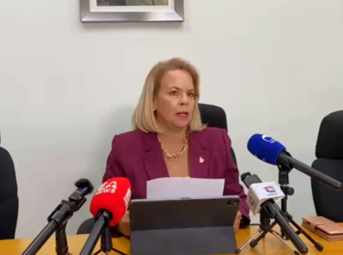 Parlamentario Evelyn Wever-Croes ta señala erornan den e Consensus Rijkswet cu AVP-FUTURO a entrega na Hulanda