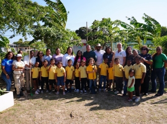 Scol Preparatorio Santa Jacinta tambe a uni na e plan di reforestacion di Aruba