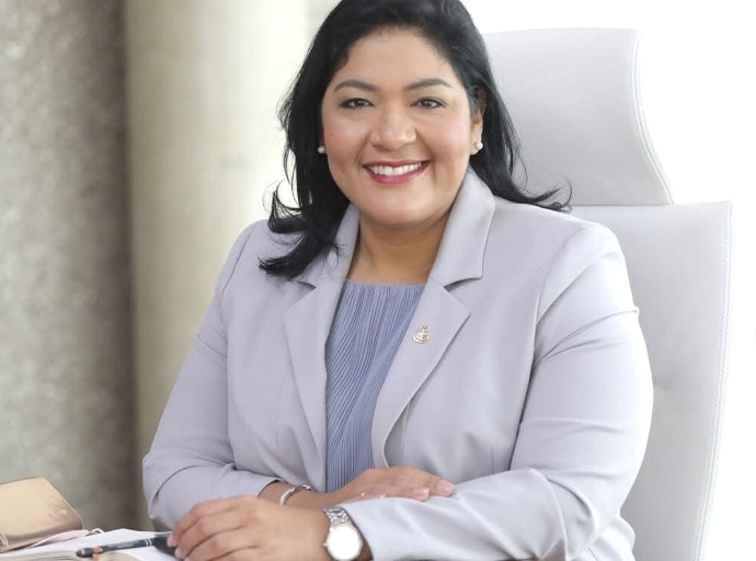 Minister Gerlien Croes gañando veld di enseñansa cu no tin placa pa salario