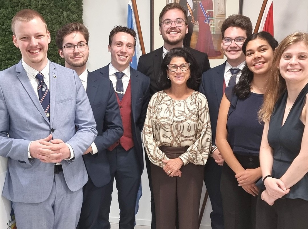 Organisacion di studiante SIB a bishita Kabinet di Aruba na Hulanda