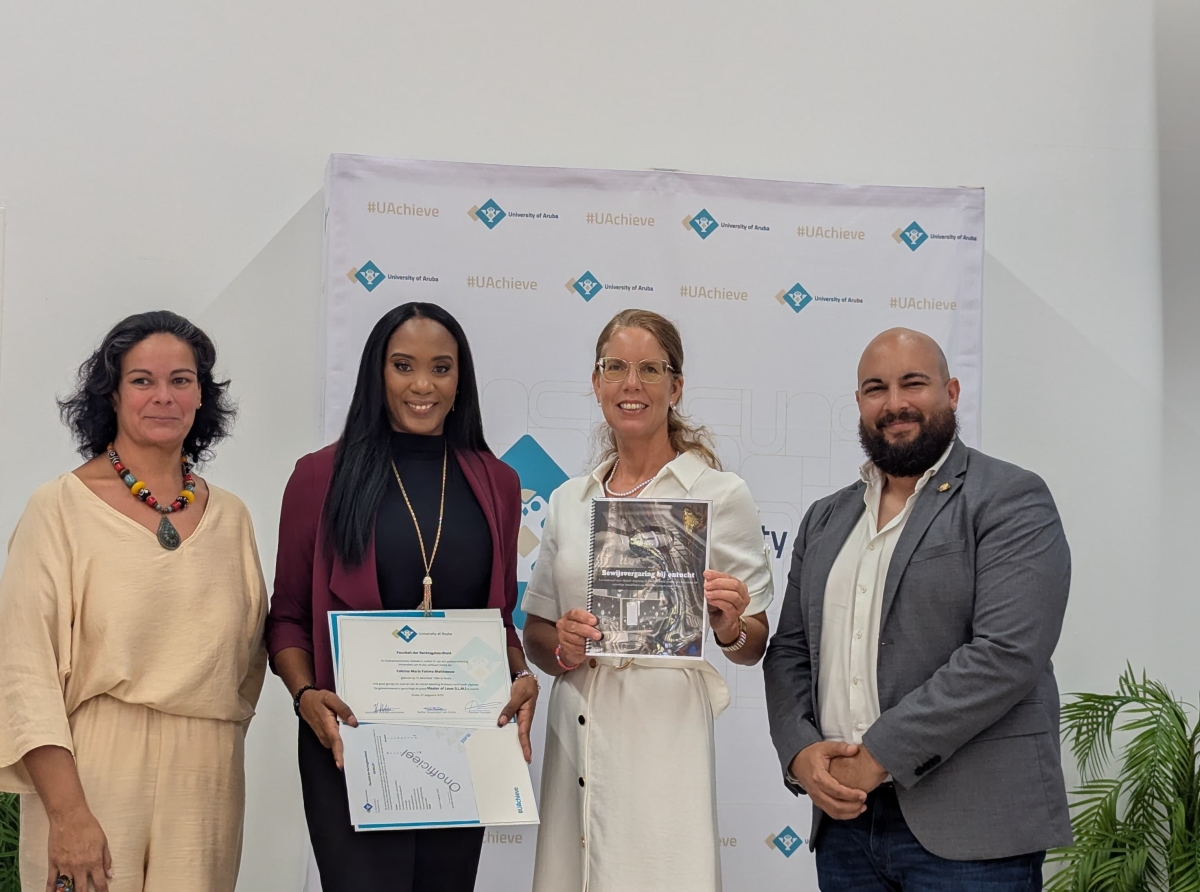 Fahrina Mattheeuw a gradua for di e Facultad di Ley na Universidad di Aruba