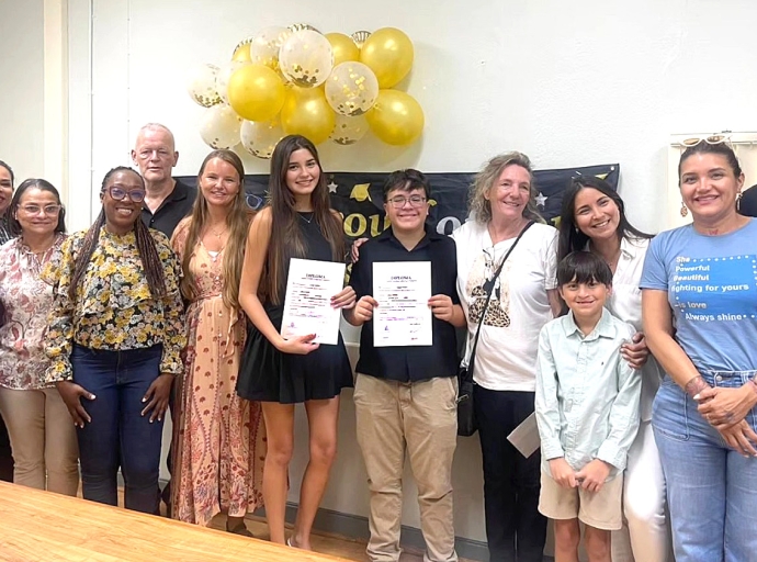 Sienna y tambe Amar a ricibi nan Diploma HAVO