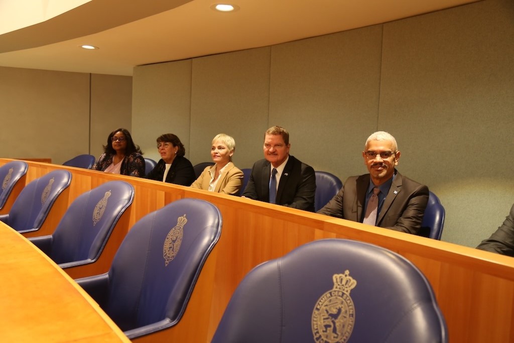 Prome Minister Mike Eman presente na Tweede Kamer