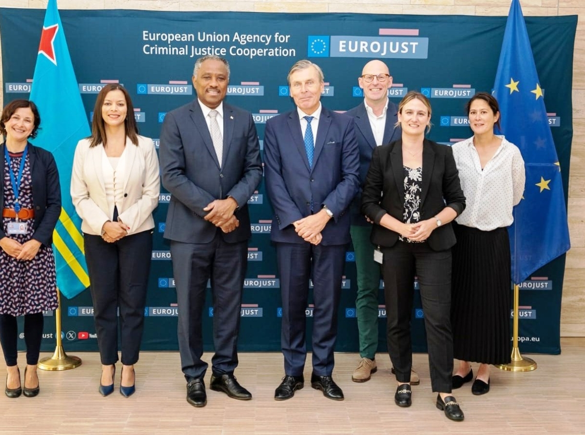 Minister Dowers keda impresiona cu e Centro di EUROJUST na Den Haag