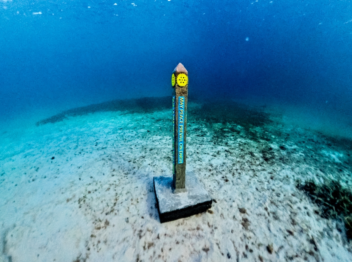 Rotary Club Aruba ta instala a prome Peace Pole bou di awa na Tres Trapi