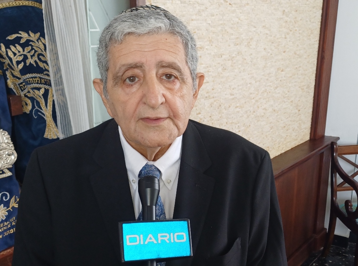 Rabbi di Beth Israel a ricibi reconocimento di Seminario Rabinico Latinoamericano-Doctorado Honorario den Pastoral