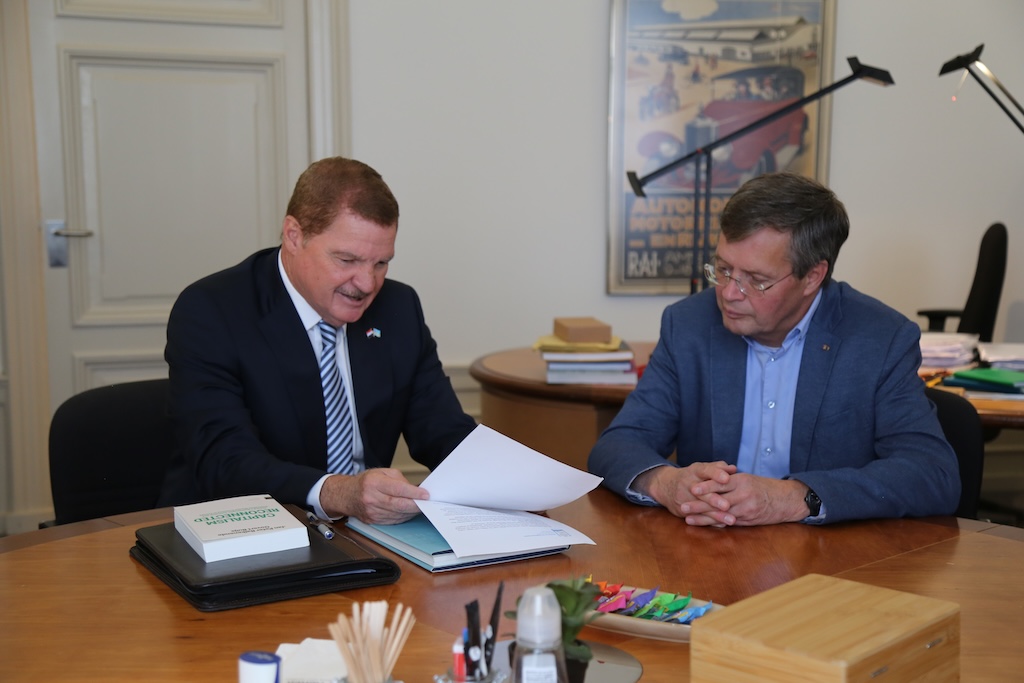Prome Minister Mike Eman a reuni cu ex-Prome Minister Hulandes Jan Peter Balkenende