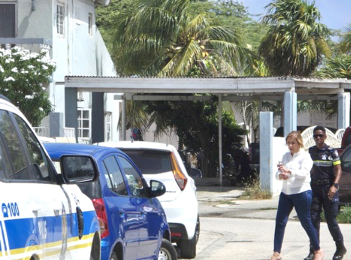 A bin haya señora tras di stuur sin ta duna señal di bida