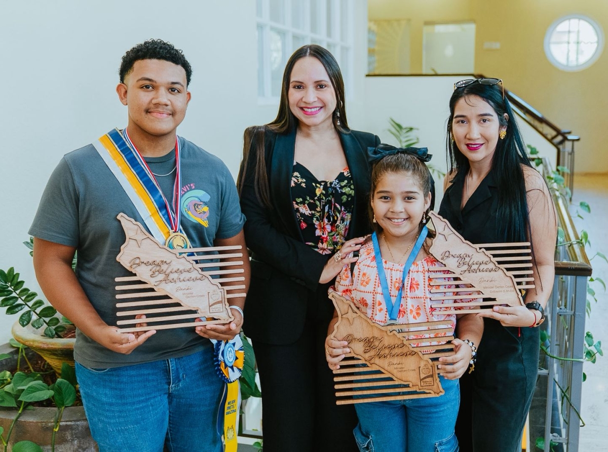 Minister Gerlien Croes a reconoce varios atleta pa nan logronan sobresaliente den deporte