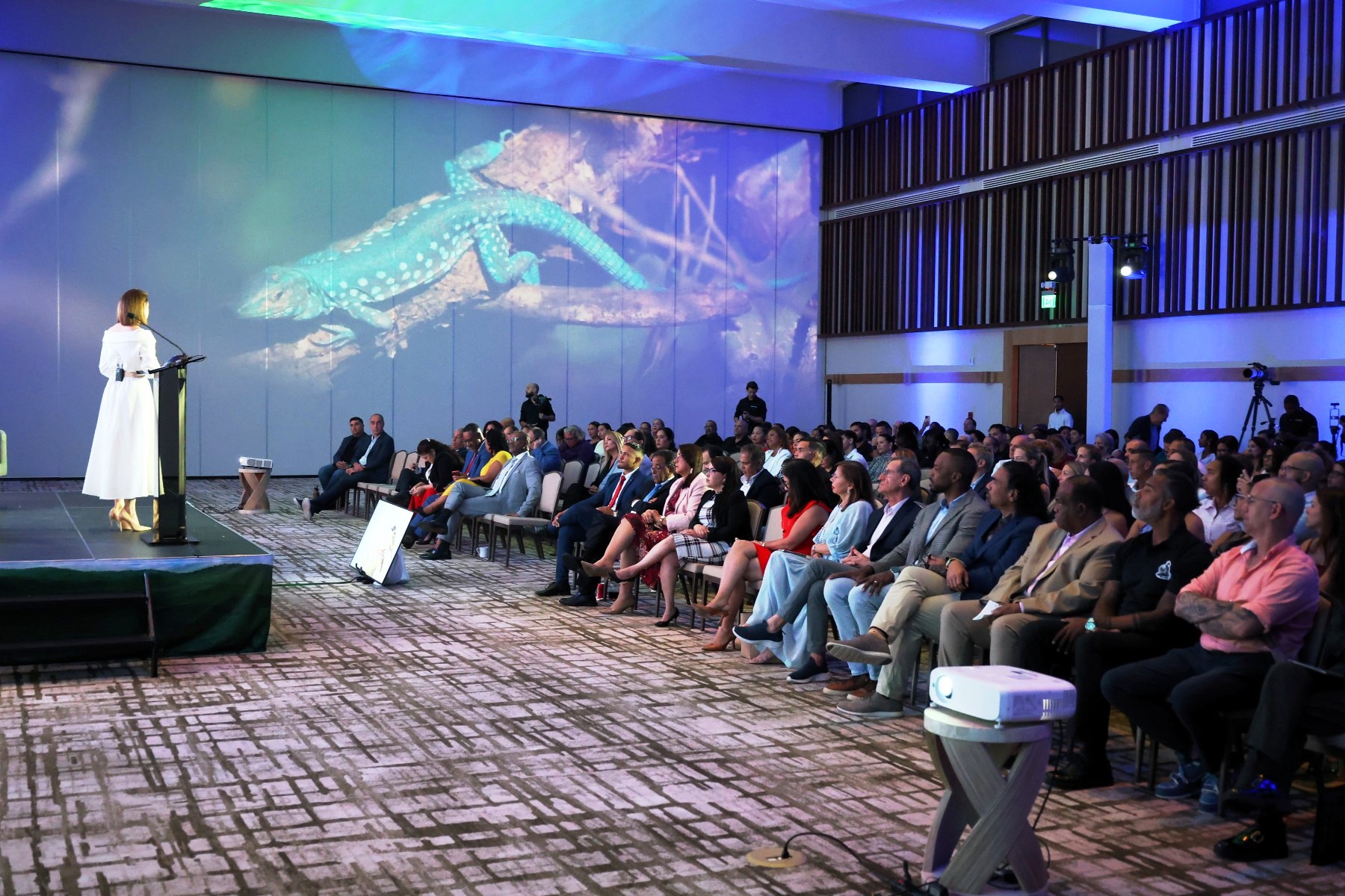 Aruba Tourism Authority a realisa encuesta cu 7.000 biahero rond mundo   