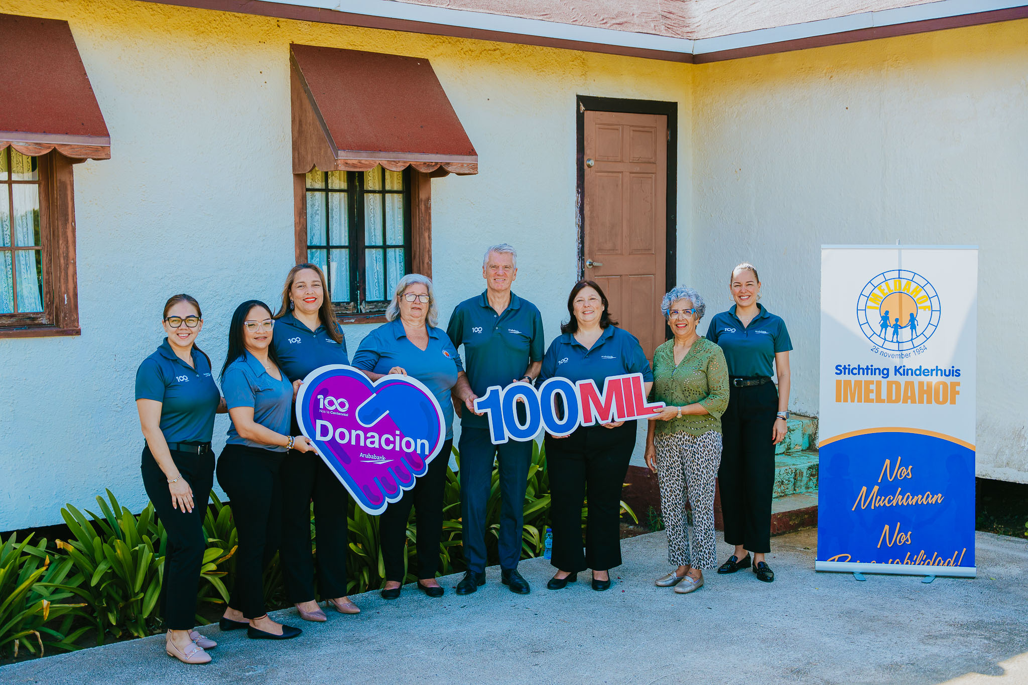 Aruba Bank ta haci un donacion di 100,000 mil florin pa Stichting Kinderhuis Imeldahof
