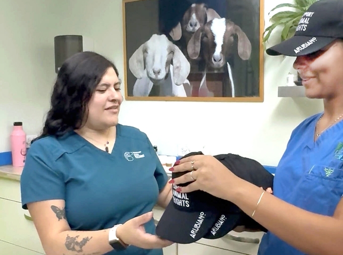 Miss Teen Aruba International Tara van der Werk ta sigui cu concientizacion pa derecho di cacho y pushinan