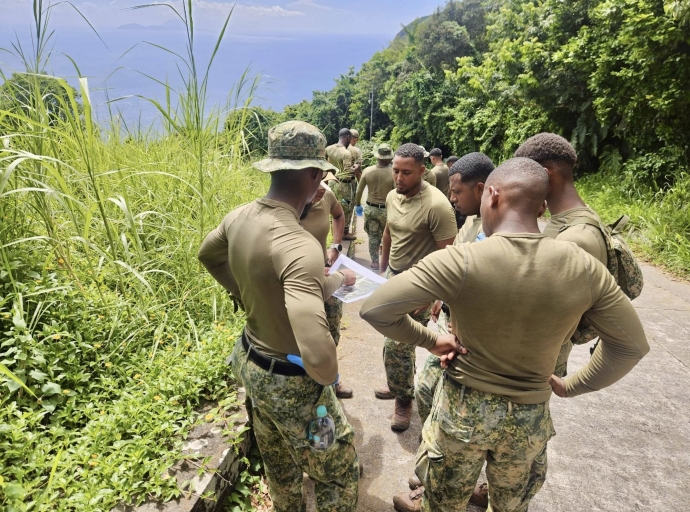 Militarnan di Aruba tambe a yuda cu listramento den mondi na Saba