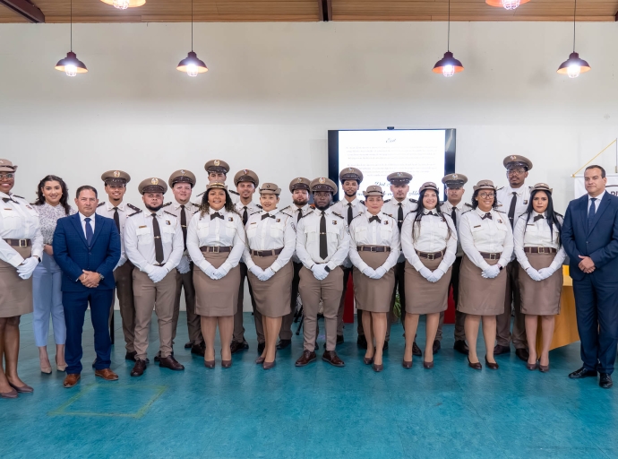 Grupo di 18 funcionario di Aduana a huramenta