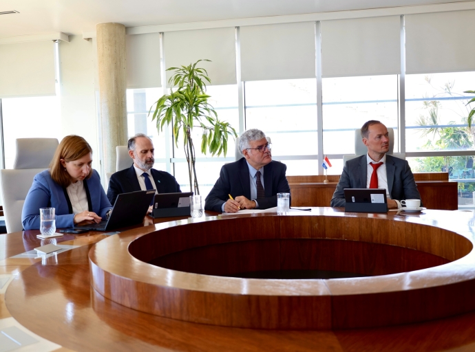 Minister Wendrick Cicilia y IMF a reuni riba perspectiva economico di Aruba