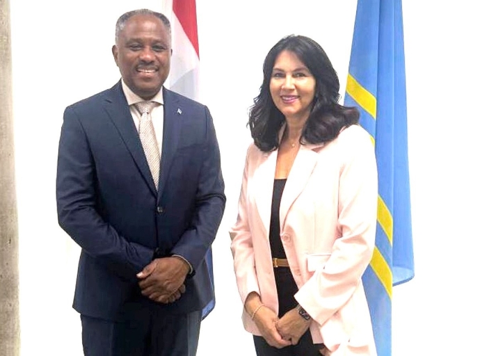 Ex-Ministro Michelle Hooyboer-Winklaar di bishita na Ministro Dowers