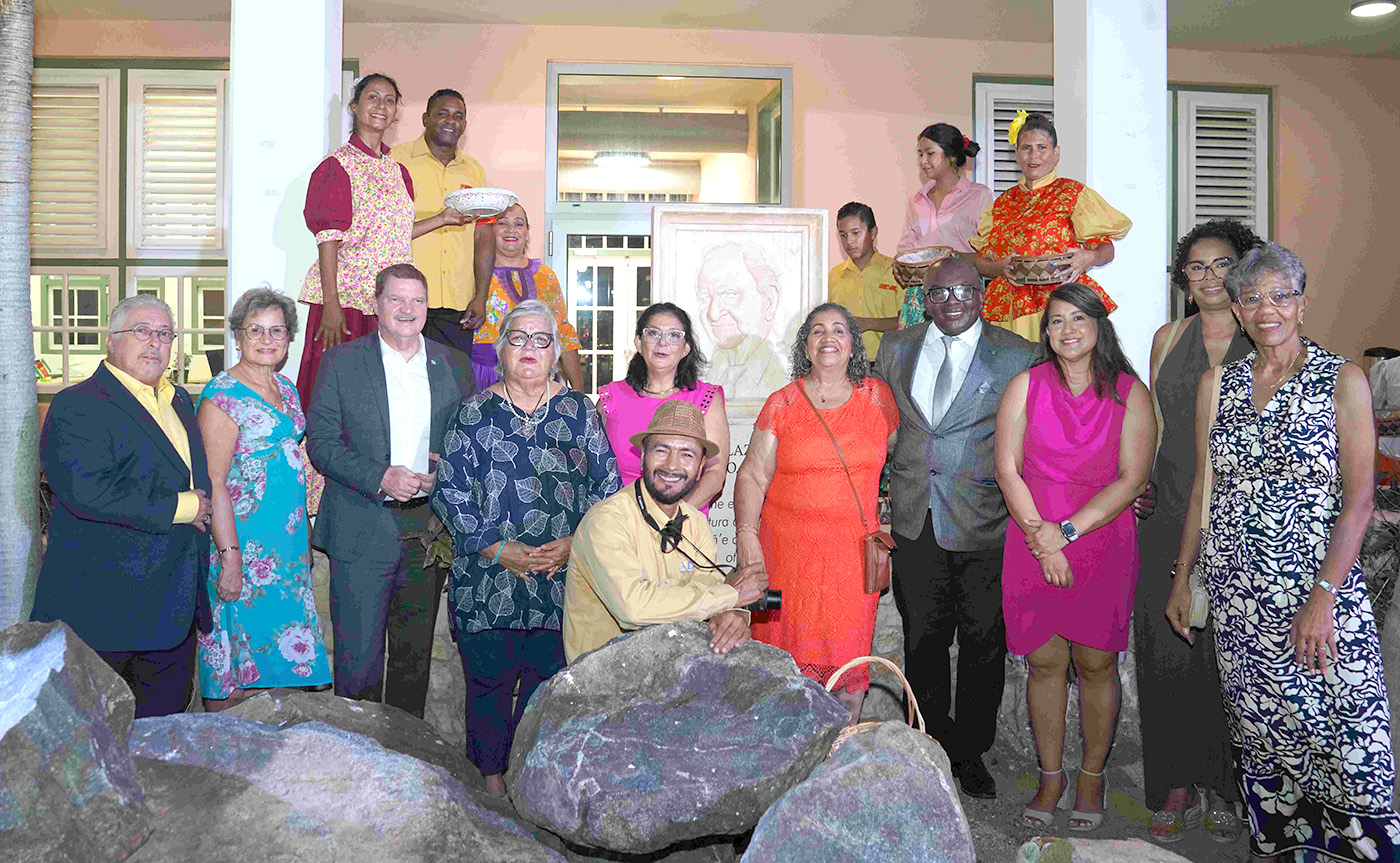 Celebracion y re-inauguracion di Plaza Hubert Lio Booi na Universidad