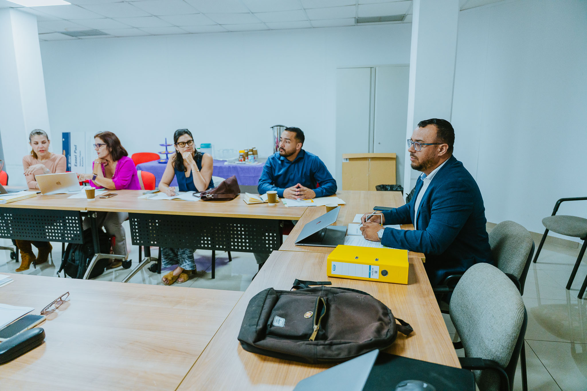 Reunion entre Ministerio di Innovacion y departamentonan clave
