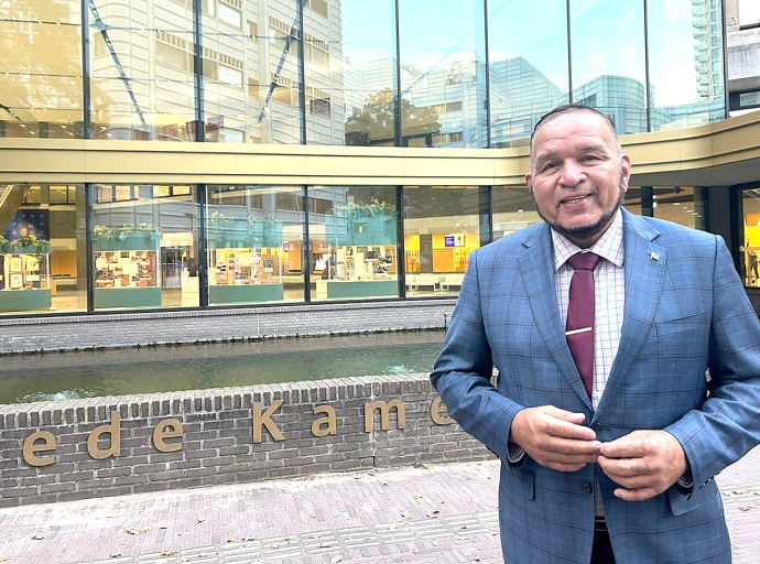 Parlamentario Endy Croes a bishita Tweede Kamer y ricibi hopi informacion