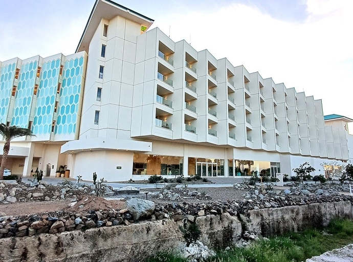 Corda bay cu e documentonan rekeri pa e Job Fair di Iberostar