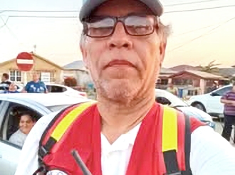 Conocido locutor Marcos Bislip awor 7 aña como boluntario di Cruz Cora Aruba