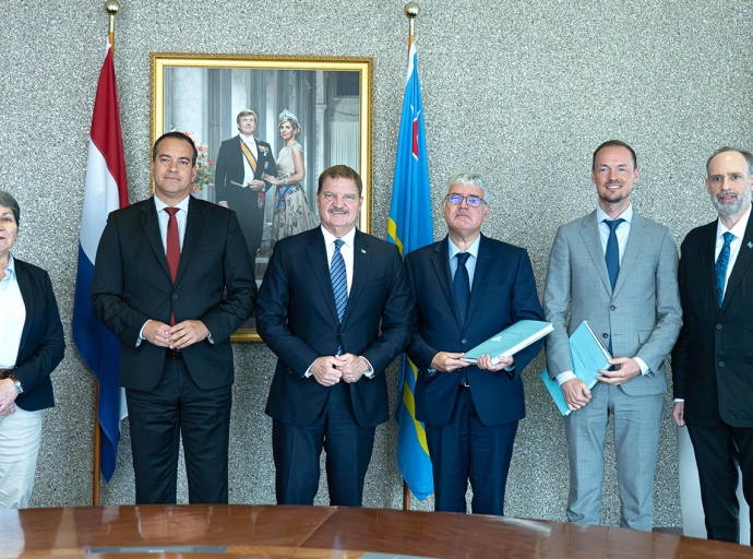 Gobierno di Aruba a ricibi delegacion di IMF den reunion di clausura