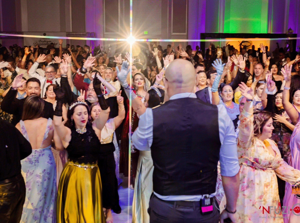 Kiwanis Club of Aruba casi cla pa nan Halloween Charity Gala