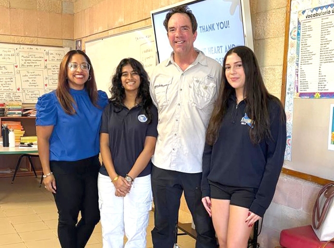 Ex-docente a pasa bishita International School of Aruba